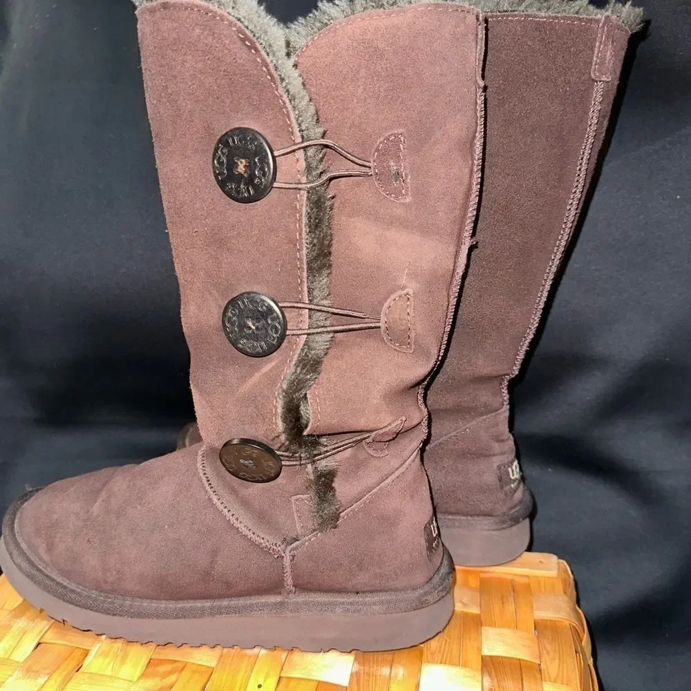 UGG Tall Bailey 3 button chocolate brown sz 7 EUC